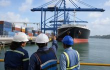 El sector marítimo genera aproximadamente 109,406 empleos directos y el 31% del Producto Interno Bruto del país. Imagen creada con IA