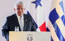 Unos 500 barcos de propietarios griegos utilizan la bandera panameña para su navegación y el comercio marítimo internacional.