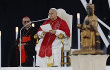 El papa alterna el catalán y el español en sus alocuciones públicas.
