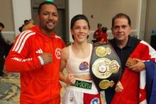 Nataly Delgado (cent.) es la campeona absoluta en las 115 libras. Foto: Cortesía