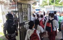 Las autoridades del plantel han solicitado de manera expresa que los estudiantes asistan debidamente uniformados y acompañados por sus respectivos acudientes. Foto. Diómedes Sánchez
