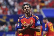 Lamine Yamal  festeja el primer gol de España. Foto: EFE
