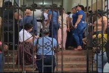 La directora regional señaló que el colegio cuenta con un sistema de detección de metales; sin embargo, reconoció que los jóvenes se las ingenian para introducir las armas blancas. Foto. Diómedes Sánchez