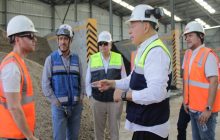 Ministro de Obras Públicas, José Luis Andrade, y el alcalde capitalino Mayer Mizrachi verificaron los avances de la megaobra del Cuarto Puente sobre el Canal. 