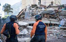 El USGS ha estimado entre 10.000 y 100.000 posibles fallecidos. Foto: EFE
