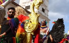  Personas participan en la marcha con motivo del Día del Orgullo LGTBI este sábado, en Ciudad de Panamá (Panamá). EFE