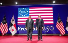 El presidente José Raúl Mulino junto al embajador Kevin Marino Cabrera. Foto: Cortesía