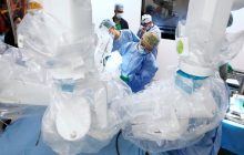 Intervenciones con cirugía robótica salva el riñón de paciente de 89 años con cáncer renal.