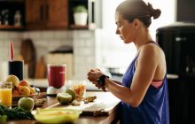 Uno de los errores más comunes es llegar al gimnasio después de pasar demasiadas horas sin comer. Foto: Ilustrativa / Freepik