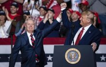 Lindsey Graham falleció tras una breve y repentina enfermedad (izq.). Foto: EFE