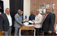 Se recogieron unas 5 mil firmas recolectadas durante tres días en la ciudad colonense para demostrar la abierta inconformidad del sector transporte ante la implementación de retenes. Foto. Cortesía