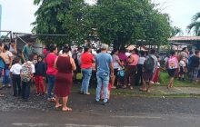 Los padres de familia advirtieron, además, que de no obtener respuestas concretas ni la devolución del dinero, continuarán desarrollando acciones de presión en las calles hasta que el caso sea esclarecido. Foto. Melquíades Vásquez