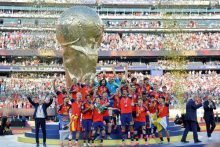 Jugadores de España festejan su segunda Copa Mundial. Foto: EFE