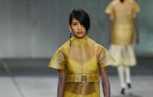 Una modelo luce un diseño de Doblas en la última jornada de la 080 Barcelona Fashion, el pasado mes de abril.  Foto: EFE / Alejandro García