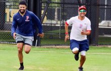 Darío Agrazal (izq.) y Davis Romero durante un entrenamiento de la selección con miras a los justa. Foto Fedebeis