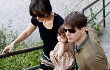 Tom Cruise (d) and Katie Holmes (i) con su hija Suri, en una imagen de 2007. Foto: EFE