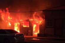 Las autoridades iniciaron una investigación para determinar qué provocó el incendio que dejó a una familia sin nada.