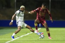 El Saprissa resiste con diez hombres y derrota al UMECIT en Panamá. Foto: EFE