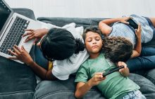 El uso temprano de redes sociales podría estar relacionado con un menor rendimiento académico.