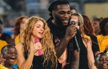 Shakira durante una de las interpretaciones de 'Dai Dai', la canción oficial del Mundial de fútbol de 2026, ahora disponible en español.