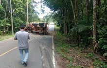 La concejal Jasmina Benavides denunció que, solo en el tramo carretero que atraviesa el corregimiento de Hurtado, existen al menos 10 hundimientos sin atender. Foto. Eric Montenegro