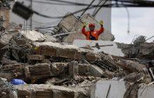 Las labores de búsqueda también cuentan con el apoyo internacional. Foto: EFE
