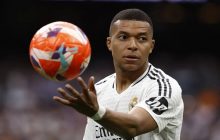 Es la tercera campaña de blanco de Mbappé. Foto: EFE