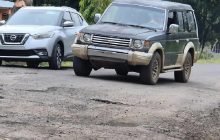La problemática también preocupa seriamente a quienes dependen directamente de la carretera para sostener sus fuentes de empleo e ingresos. Foto. Thays Domínguez