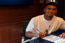 Yoel Bárcenas firma con el Iraklis de Grecia. Foto: iraklis_fc_official