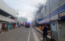 Uno de los mayores obstáculos durante el operativo ha sido la falta de presión en los hidrantes de la zona. Foto. Cuerpo de Bomberos