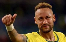 Neymar abandonó entre lágrimas el partido entre Santos y Palmeiras tras sentir molestias en el muslo derecho y cuestionó el estado del césped de Vila Belmiro.