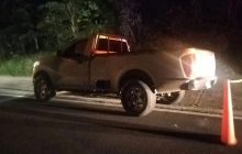 Pickup blanco usado para desplazarse por la deteriorada carretera que conduce a Tambo. 