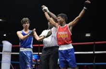  El panameño Set Rodríguez (der.) venció el mexicano Ángel Ortiz. Foto Pandeportes
