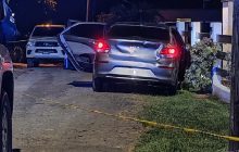 Tras el reporte, la Policía Nacional ubicó el vehículo Kia Rio de color gris, con matrícula EU2030, en el que se trasladaba la víctima al ingresar al poblado de La Mitra.