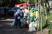 Jornada de limpieza que desarrolló el personal de aseo en la comunidad de Kuna Nega, en el corregimiento de Ancón. Foto: Cortesía