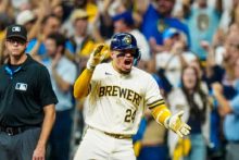 El receptor venezolano William Contreras fue la figura del partido. Foto:@brewers