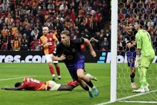 El jugador Fermín López festeja su gol ante el Galatasaray. Foto: EFE