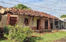 En La Arena de Chitré, varias residencias presentan daños que mantienen en preocupación a sus moradores, quienes relatan cómo el esfuerzo de años de trabajo se ha visto comprometido por el terremoto y las sucesivas réplicas. Foto. Thays Domínguez