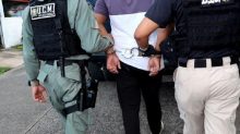 Momento en que sujeto era conducido por unidades de la Policía Nacional. Foto: Cortesía MP
