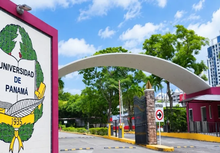 Los estudiantes pueden llamar a sus facultades para verificar las fechas. Foto: Cortesía