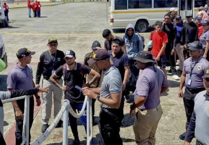 Los migrantes fueron trasladados a hacia Puerto Obaldía. Foto: Diomedes Sánchez
