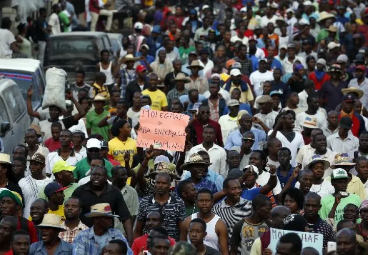 Miles de personas marchan en Haití contra Martelly 
