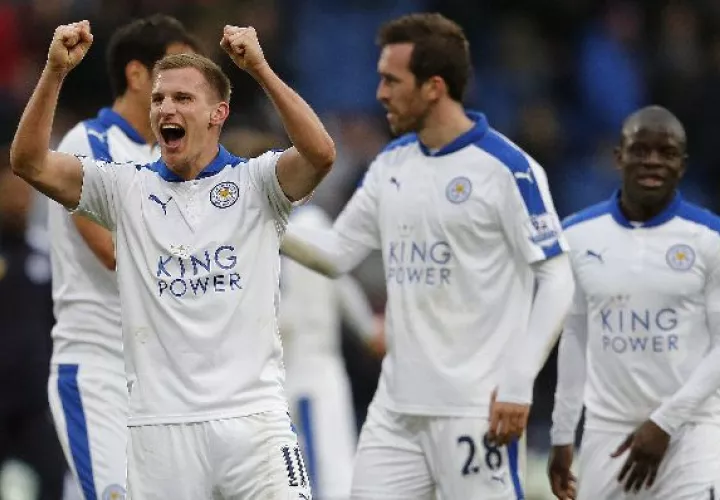 Leicester observa de cerca el título 