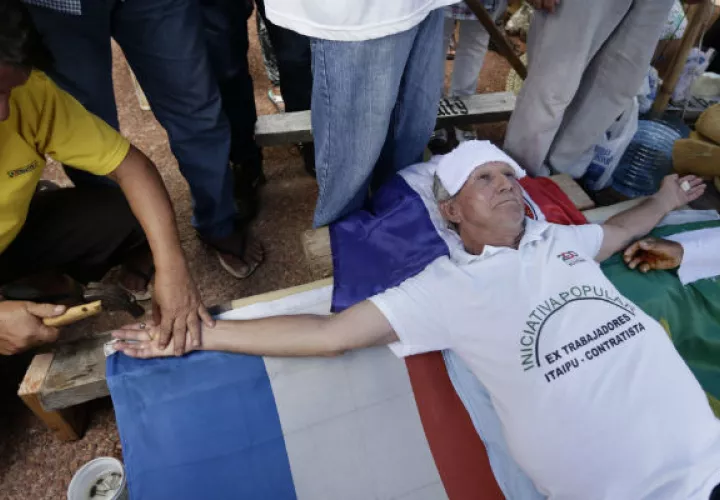 Deben recibir alrededor de 40,000 dólares en diferentes conceptos. Foto/ AP