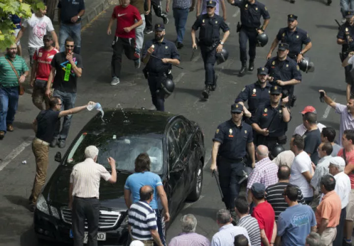 Taxistas están protestando en las calles de París. Foto/ AP