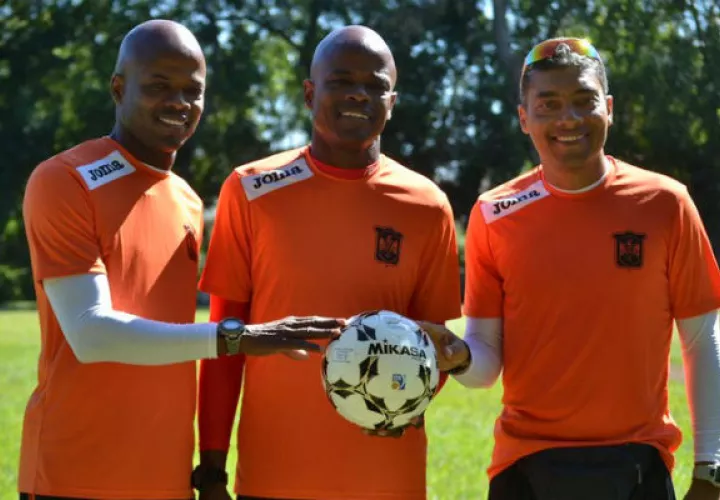 Los hernamos Dely Valdés, estan al frente del equipo Águilas de primera división salvadoreña.