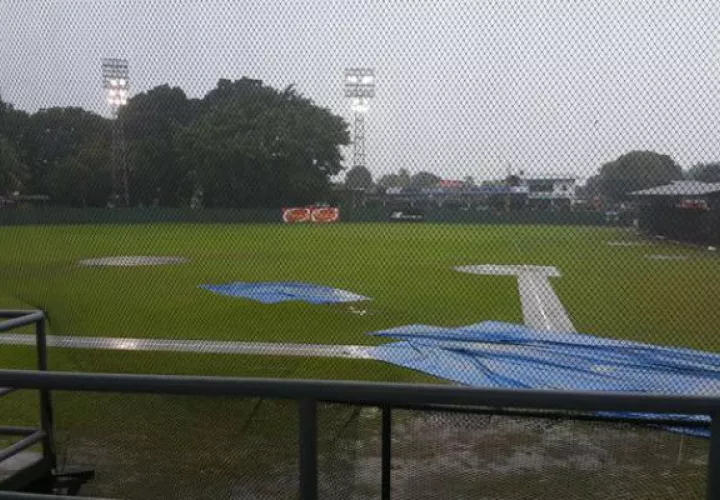 Las fuertes lluvias que afectan la región de Changuinola, no han permitido que la celebración de los juegos entre el equipo de Bocas del Toro y las novenas de Herrera y Los Santos.Foto/Cortesía de  @tochibarrios