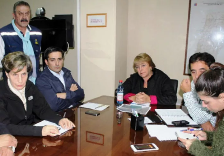 Michelle Bachelet durante una reunión de emergencia. Foto/ EFE