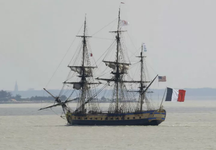  Réplica de la fragata Hermione, utilizada para traer las tropas francesas y los fondos a los revolucionarios americanos en 1780. Foto/AP