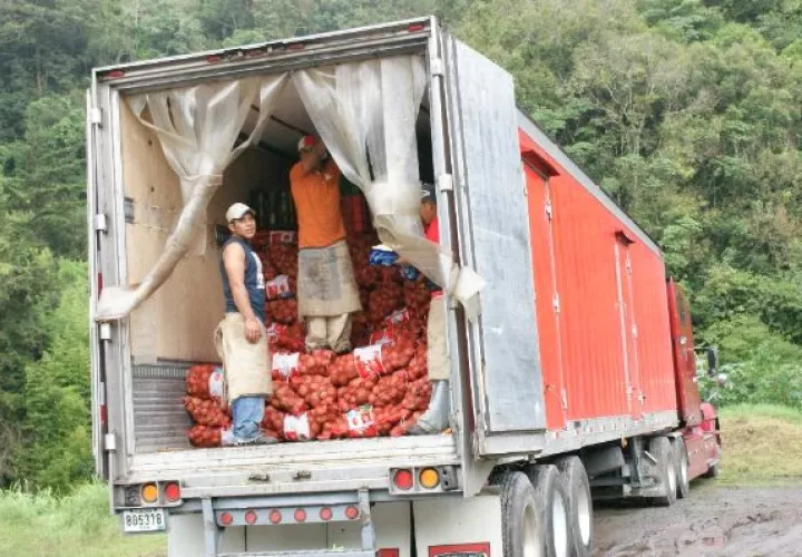 Fletes: un negocio lucrativo que afecta a los productores 